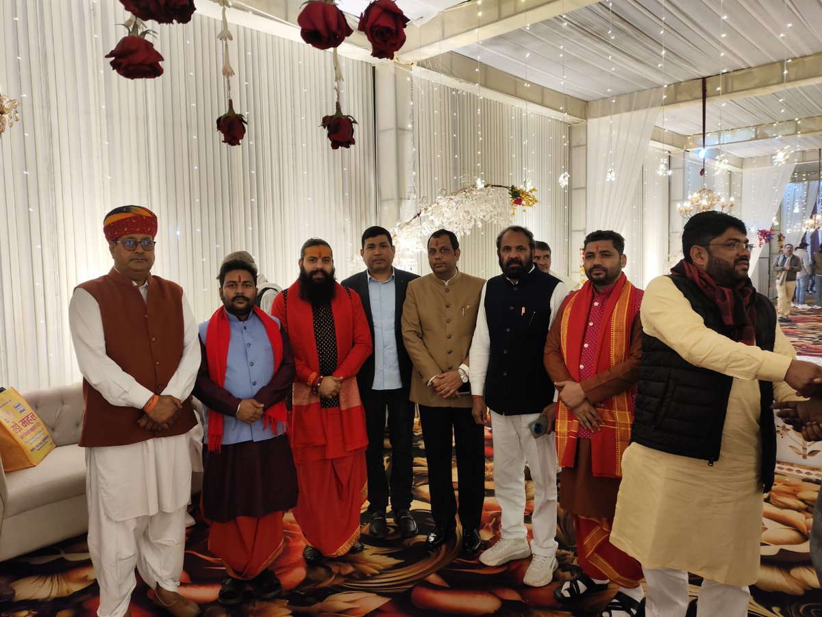 BhoopSpoonia1's tweet photo. #haryana
आज अटेली हरियाणा मे भाई श्री राष्ट्रपाल जी यादव के भतीजे प्रशांत की शादी समारोह मे शामिल होकर शुभकामनाये प्रेषित की। https://t.co/opg7lblz4z
