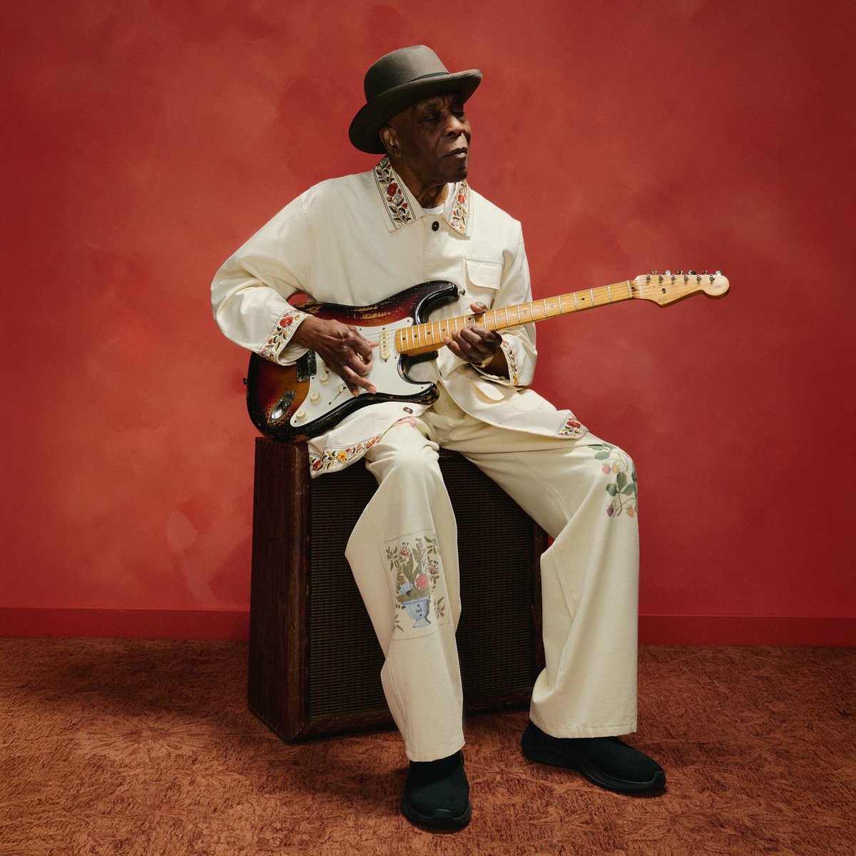 1063Chicago's tweet photo. Congrats to blues legend Buddy Guy, who has won his 9th Grammy for Best Traditional Blues Album for “Ain’t Done With The Blues”!!! 🏆 https://t.co/B7nUopehya