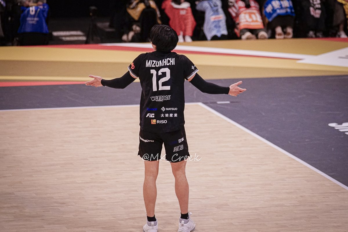 この6枚レセプションに対して「why?」な様子の水町くんにも笑った