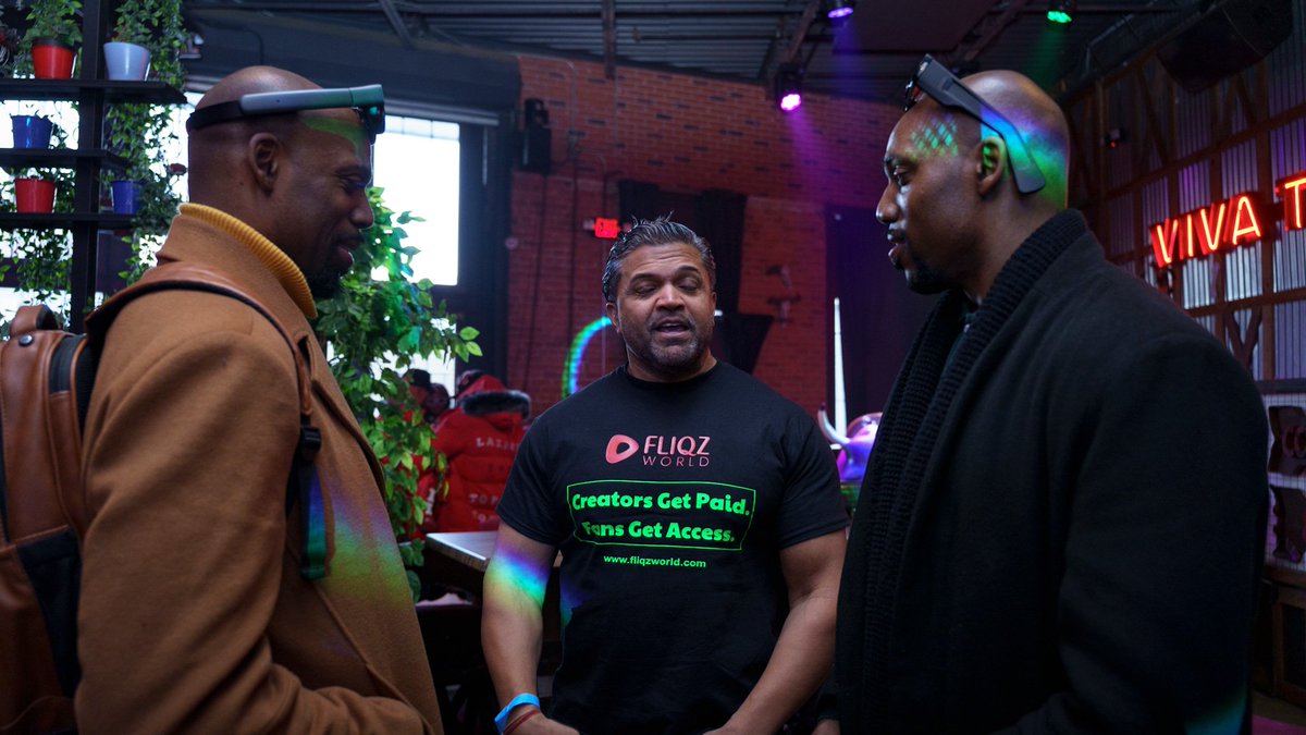 RexGatling1's tweet image. Brought Augmented Reality Glasses to Content Day New York 2026 🗽.  Doing my part to bring Augmented Reality Glasses of all form factors 😎 to mainstream 

#augmentedreality #spatialcomputing