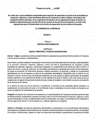 Enrique_GomezM's tweet photo. Es tal el absurdo de este desgobierno que presentó un proyecto de ley por medio del Ministerio de Transporte que busca, lean bien, criminalizar no solo a los informales y taxistas que usan las plataformas de transporte (UBER, DIDI). No, ahora también buscan castigar a los usuarios. 

La incoherncia llega a tal punto que el proyecto indica que las porterías de los conjuntos cerrados deben fungir casi que como agentes de tránsito, evitando que los prestadores de servicio de transporte usen los andenes de los edificios. 

Estas medidas no solo son ridículas, revelan el odio a la libertad económica del socialismo petrista.