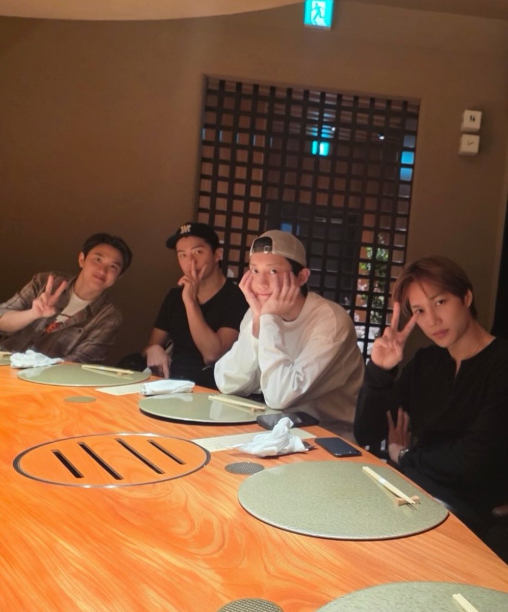 kokokbop's tweet photo. SUHO instagram update 🥹🫶🏻 https://t.co/3entbSDax0