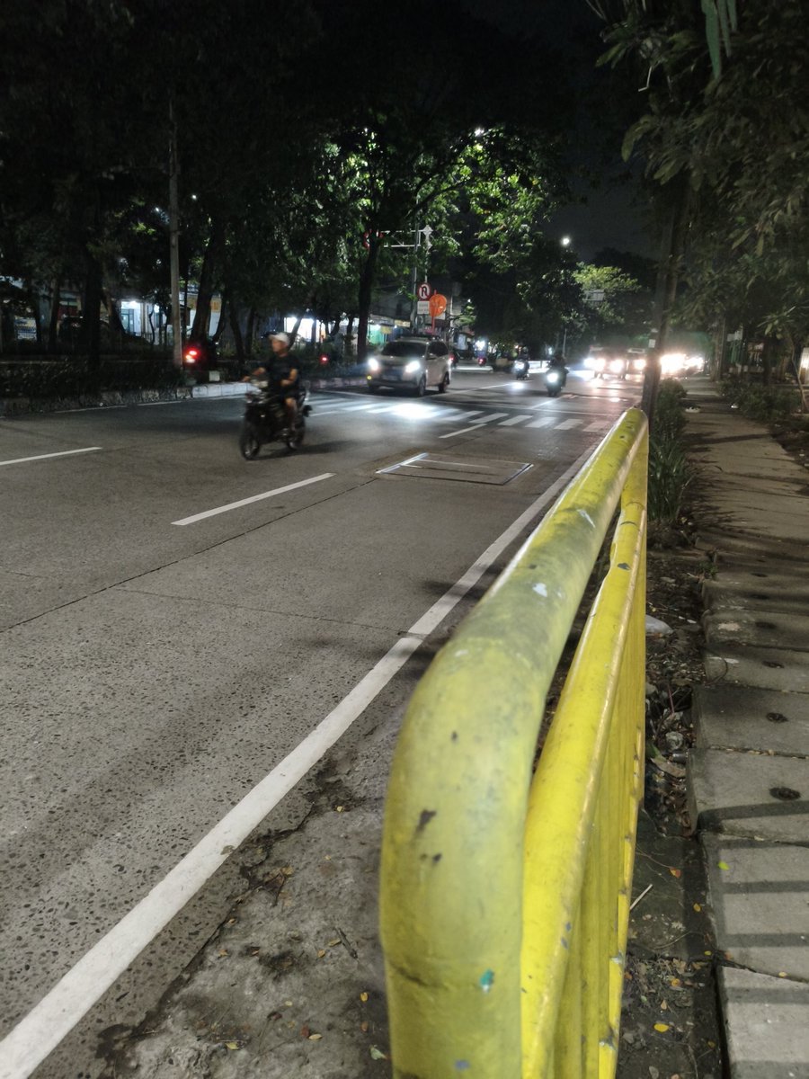 RFSGHRT's tweet photo. Ini halte depan kantor Balai Material dan Peralatan Konstruksi sebrangnya Taman pangeran Jayakarta tuh berguna gak sih? @PT_Transjakarta 

Tiap balik malem blm jam 22:00 loh padahal tapi engk ada yg mau berhenti jak 120, kebiasaan drivernya. https://t.co/N5y71V2foe