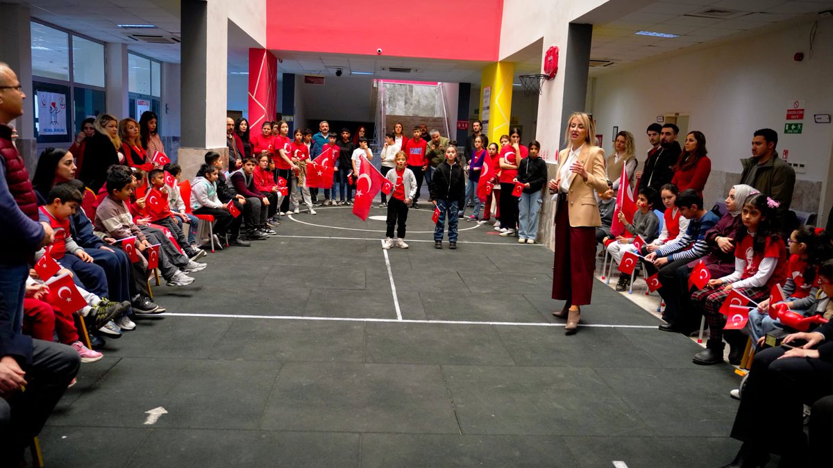 İl Millî Eğitim Müdürü Muhammed Özdemirci; 2025-2026 eğitim öğretim yılının ikinci döneminin başlangıcı dolayısıyla, 
📍Yunus Emre İşitme  Engelliler İlkokulu/Ortaokulunda öğrenim gören öğrencilerimizin eğitsel, sosyal ve duygusal gelişimlerini desteklemek amacıyla