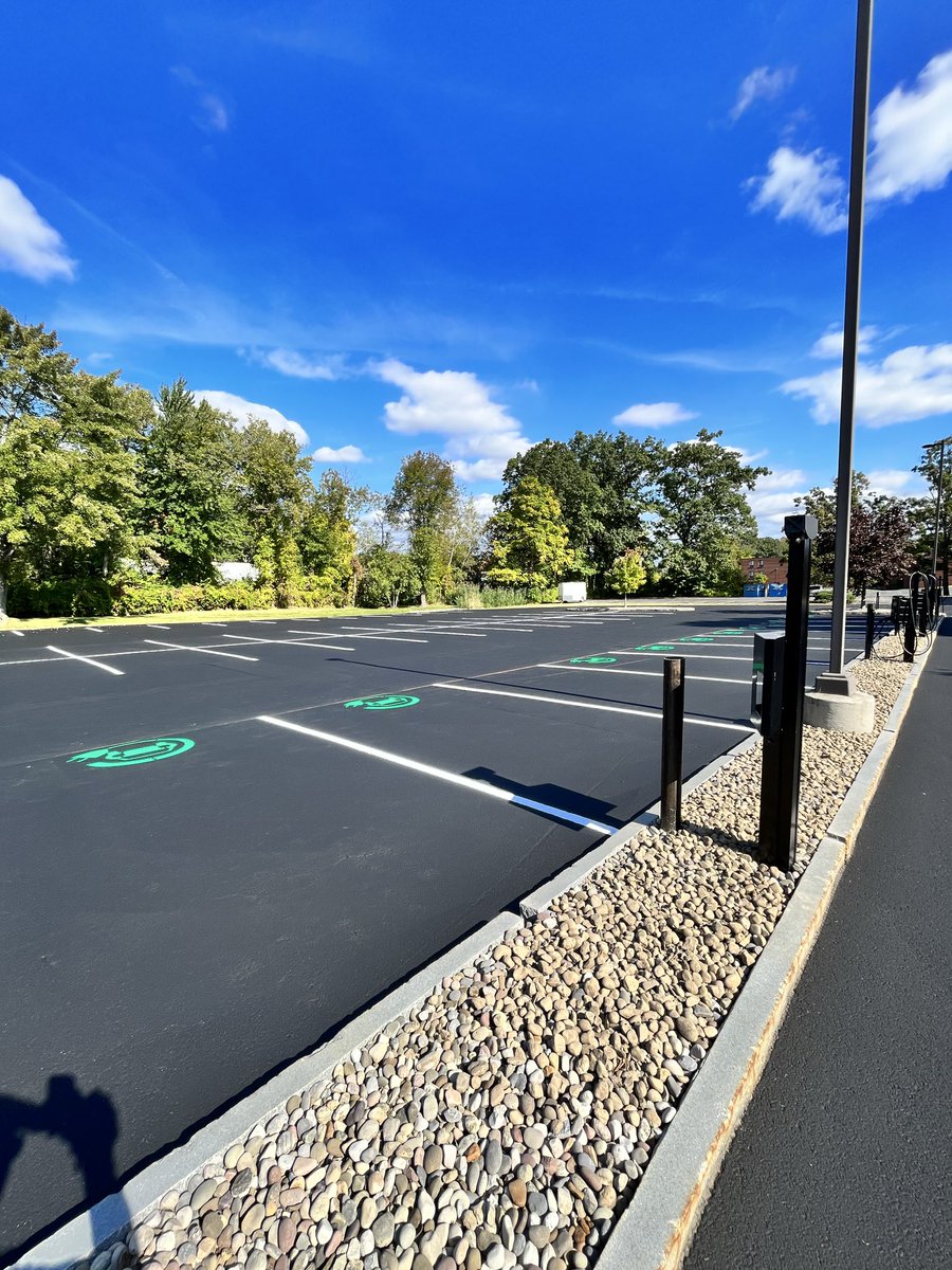 PrestigePaving's tweet photo. Commercial Parking Lot Maintenance 🏗️
📍 Albany, NY 
✔️ Sealcoating ✔️ Hot Crackfill ✔️Striping 

Free Estimates available, Fully Insured https://t.co/MQC8yr95tp
