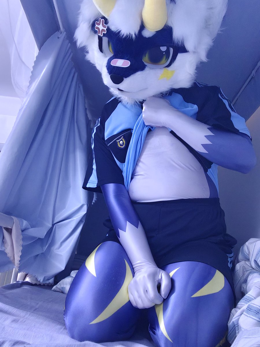 RennautFox's tweet photo. 之前寝室里面拍的，感觉油光布还好 https://t.co/jb37KNSBf5