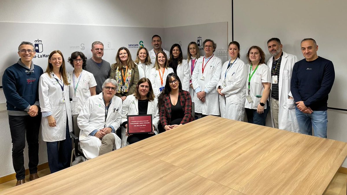 alineadods's tweet photo. El Premio @nmeconomics 2025 en la categoría Compromiso con las Políticas One Health recayó en el Proyecto #AlineadODS. 

En enero, le llevamos el diploma acreditativo a nuestra #EcoLíder Nuria Jaén Bueno, del Hospital General de Albacete. 

¡¡Merecido reconocimiento!! https://t.co/hvg8Rb4wRr