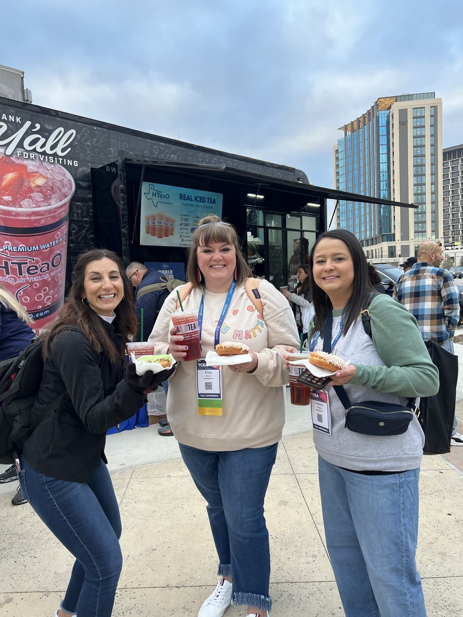 brainpop's tweet image. What’s the best way to start your day?! Free donuts &amp;amp; tea with BrainPOP and Class Dojo ☕️🍩

Come stop by right outside the Convention Center @ #TCEA