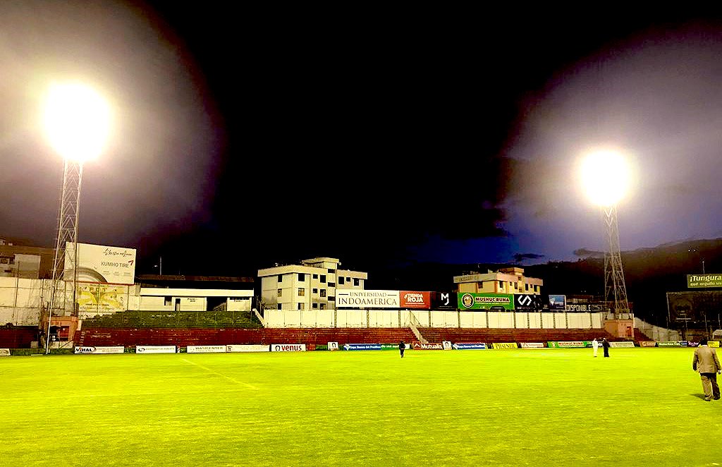 Ing Jhon Bejarano, responsable eléctrico de luminarias del estadio Bellavista 🏟️ en <a href="/ABCDeportivoEc/">ABC DEPORTIVO RADIO</a> 100.9 FM  Retumba 📻:

“Hicimos la inspección a las 18h30 como planificamos gracias al apoyo también de la #EmpresaElectrica y constatamos son 68 luminarias que están fuera de