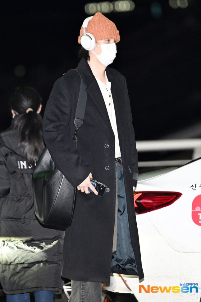 깜코에 오렌지색비니 넘예쁨🖤🧡

#SUGA #BTS