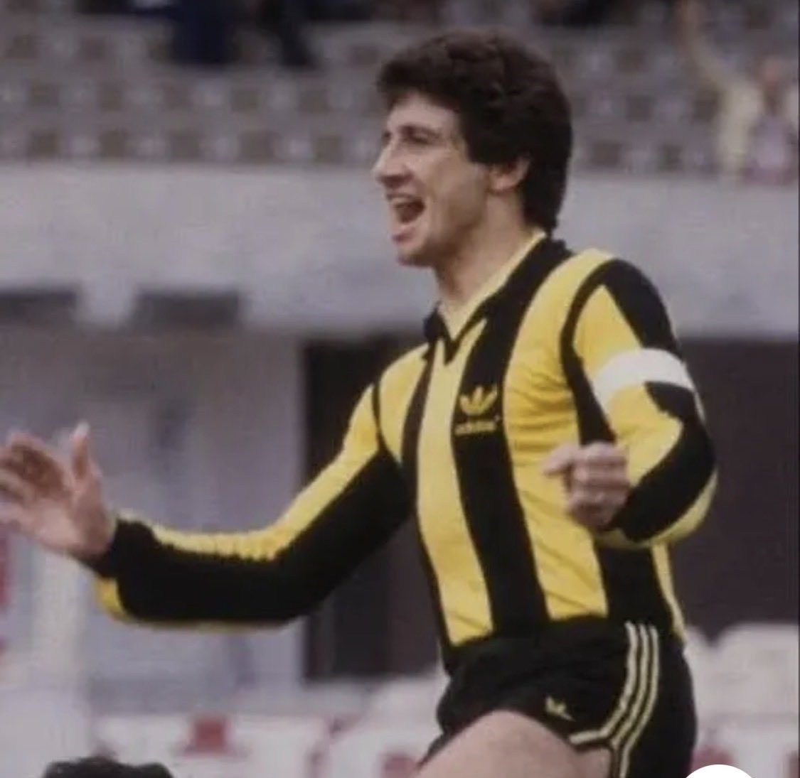 Adrián Bringa tweet media