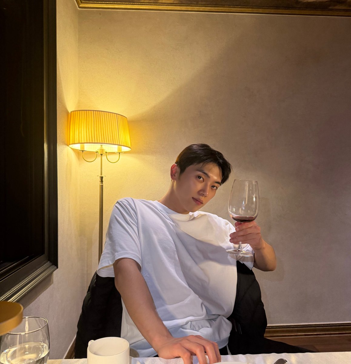 당일날 여자들한테 보여줄 사진엔 재영이모자 쓰고 깜쮜기 >.< 하고 월요일에 고생햇다고 보내주는 사진엔 시원하게 머리까기 <<이게너무뀬스러워 귀여워 ㅁㅊ