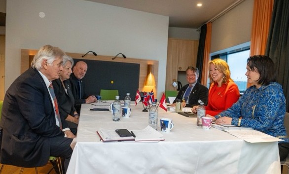 L’équipe du Canada est présente à #ArcticFrontiers2026 à Tromsø — honorée d’être accompagnée par #GGSimon, gouverneure générale du Canada ! 🇨🇦❄️ Prête pour une semaine de dialogue, d’apprentissage et de collaboration sur les priorités nordiques. 

<a href="/CanadaGG/">Gouverneur général du Canada</a> @amybakerCAN @canada