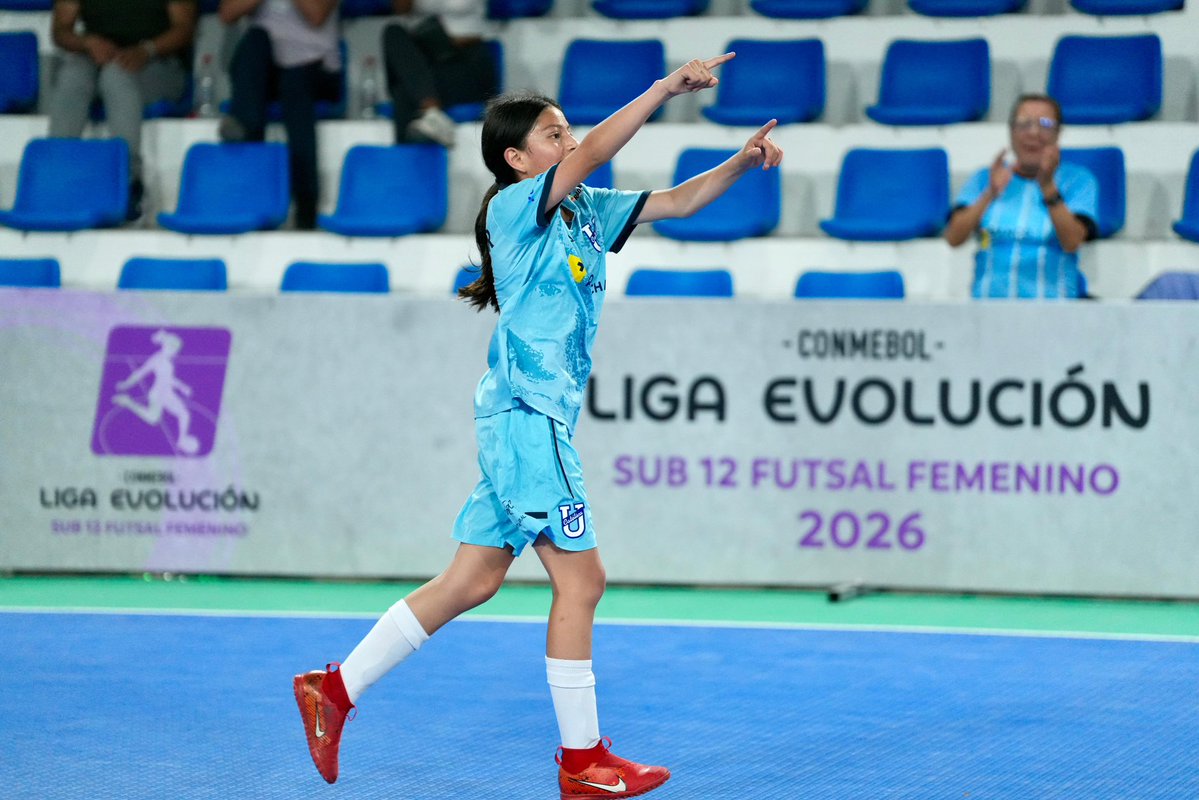 FEFecuador's tweet image. 📍 La Universidad Técnica Luis Vargas Torres fue testigo del pitazo inicial que encendió la CONMEBOL Liga Evolución Sub 12 Futsal Femenino.

📲 Más información: fef.ec/el-futsal-feme…