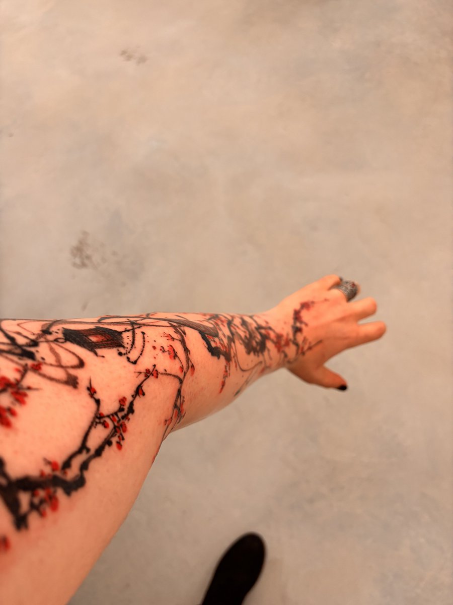 New tattoo sneak peek! 

You can see it in full later during our handcam stream