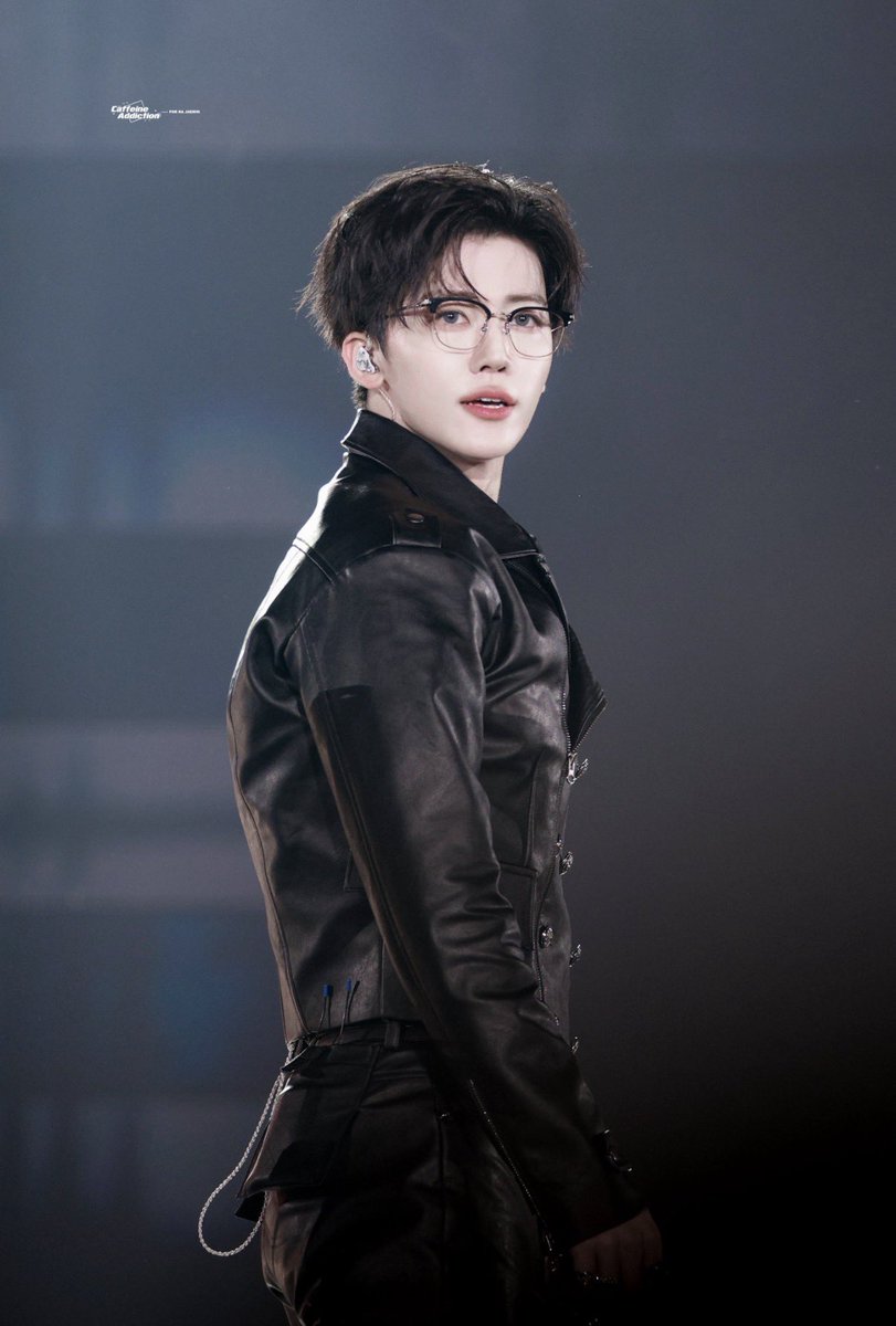 rina_m114's tweet photo. ナ・ジェミン
ユ・ジミン
パク・ウォンビン
チョン・イアン

個人的顔面が良すぎて空いた口塞がらなかった4人
全員カラコンで更に建国ビジュが出来上がってる
1回これで国作ろう https://t.co/bjjYCB3Sx7