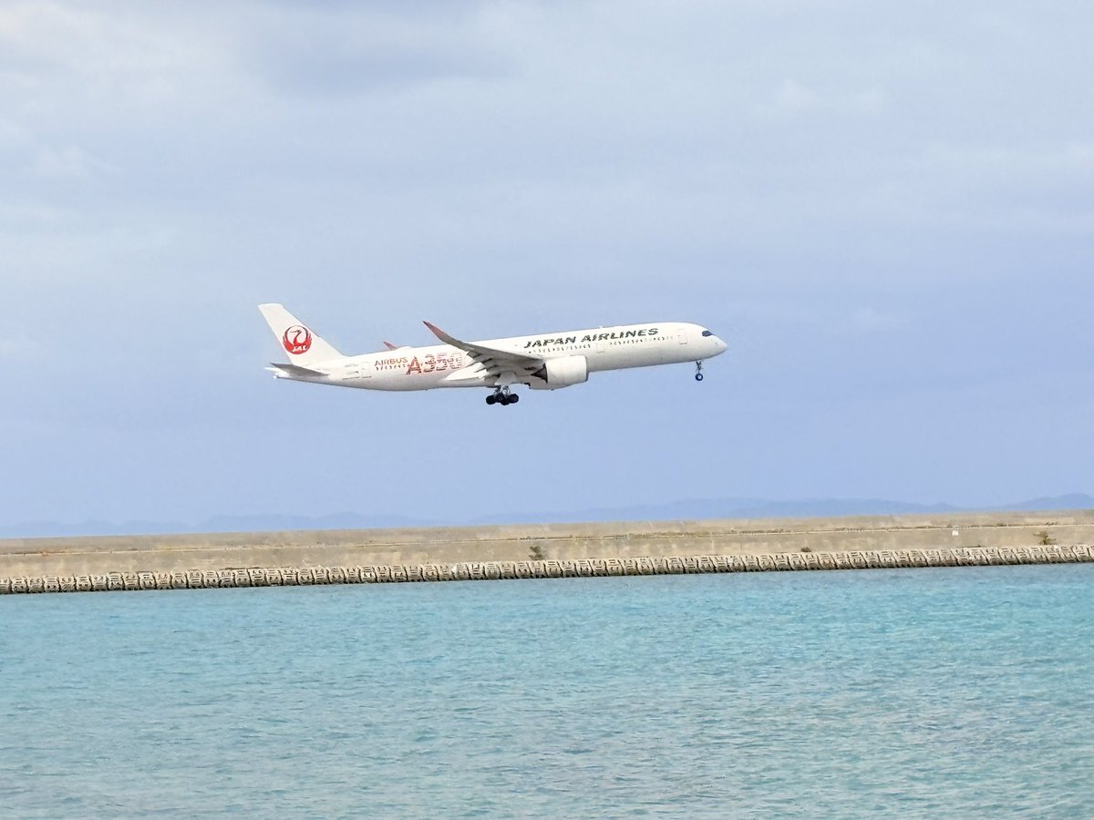 JL_ITM001's tweet photo. 瀬長島って最高やと思うねん　#沖縄　#瀬長島　#観光　#飛行機 https://t.co/vcb8We5xtN
