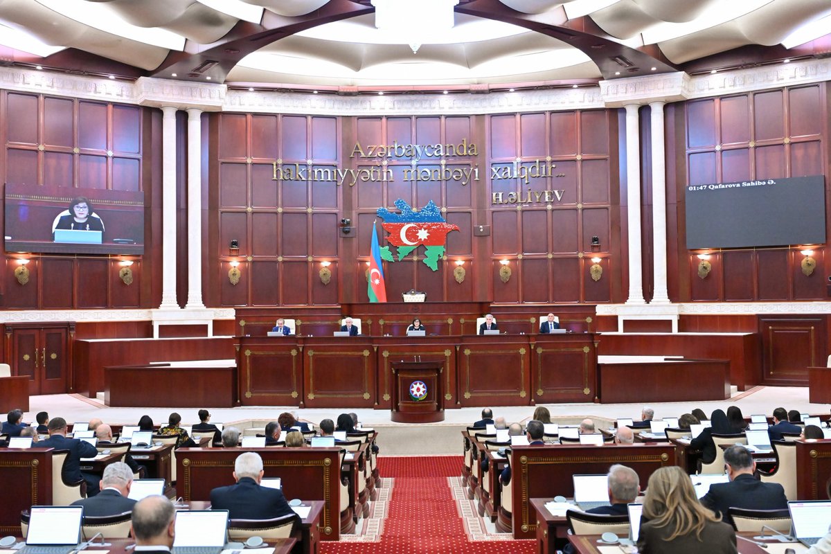 Milli_Majlis's tweet photo. Fevralın 2-də spiker Sahibə Qafarovanın sədrliyi ilə Milli Məclisin 2026-cı ilin yaz sessiyasının ilk plenar iclası keçirilib. Milli Məclisin sədri yaz sessiyasını açıq elan etdikdən sonra Azərbaycan Respublikasının Dövlət Himni səsləndirilib.
#MilliMeclis
https://t.co/RER2JC1b4v