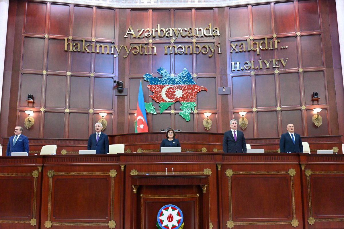 Milli_Majlis's tweet photo. Fevralın 2-də spiker Sahibə Qafarovanın sədrliyi ilə Milli Məclisin 2026-cı ilin yaz sessiyasının ilk plenar iclası keçirilib. Milli Məclisin sədri yaz sessiyasını açıq elan etdikdən sonra Azərbaycan Respublikasının Dövlət Himni səsləndirilib.
#MilliMeclis
https://t.co/RER2JC1b4v
