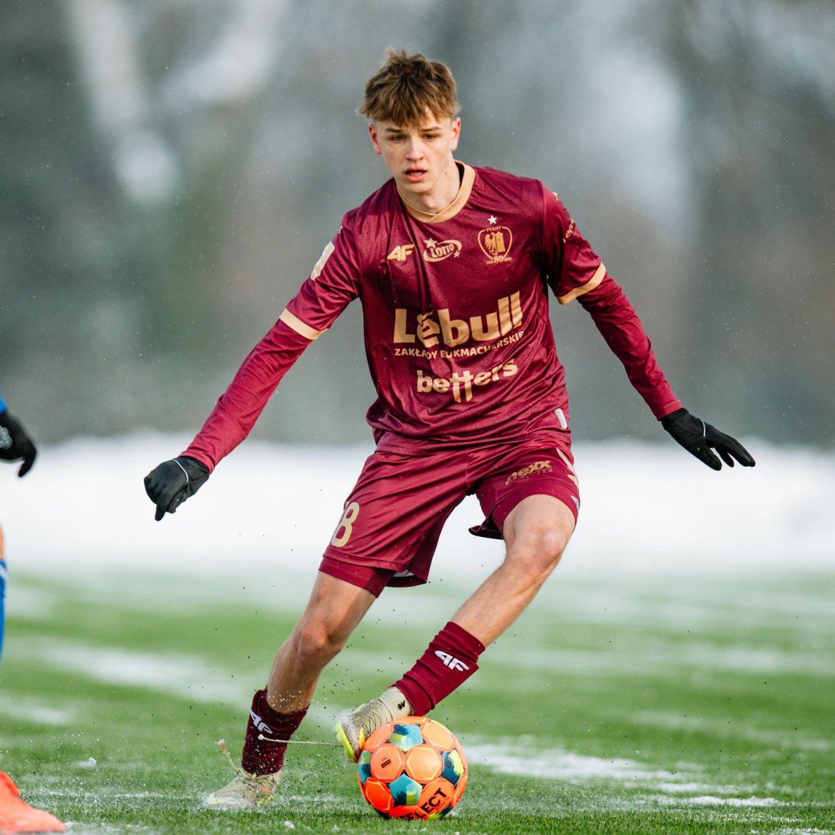 ℹ️ Informujemy, że kolejni młodzi zawodnicy Akademii Piłkarskiej Piasta Gliwice, Oliwier Maziarz i Jakub Grelich zostali zgłoszeni do rozgrywek <a href="/_Ekstraklasa_/">PKO BP Ekstraklasa</a>. 

Oliwier Maziarz to wychowanek Piasta urodzony w 2006 roku. W minionej rundzie jesiennej pomocnik zdobył dziewięć