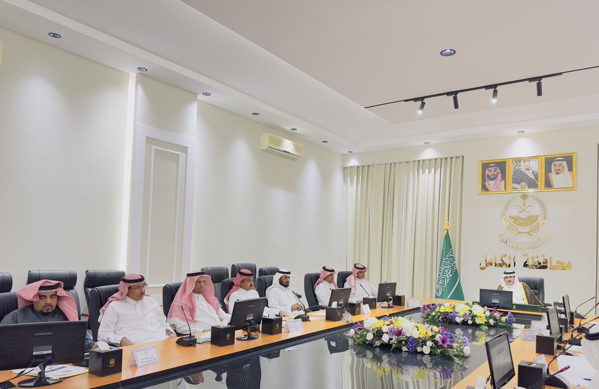 ALKAMILgov's tweet photo. رأس محافظ #الكامل #حبيب_العازمي اجتماعاً مع مدراء جهات القطاع غير الربحي في المحافظة جرى خلاله استعراض الخطط الحالية والمستقبلية، ومناقشة فرص التطوير وتعزيز الشراكات المجتمعية مع الجهات الحكومية https://t.co/iMNJhJA3gY