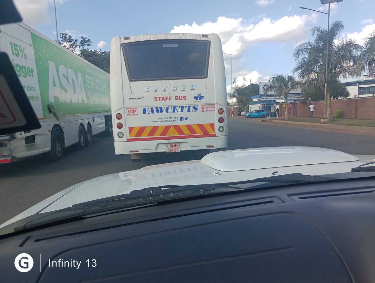 MukonzaForward's tweet photo. Bad driving from someone driving fawcert bus driver today 02/02/26 anong rekai tangwena road 1628hrs https://t.co/nGcnpGSzvU
