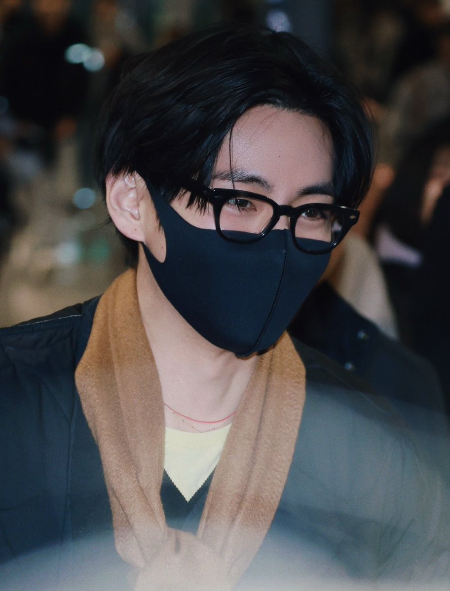 thyngfr's tweet image. ALWAYS HANDSOME AND ATTRACTIVE 
WHAT A MAN YOU ARE TAEHYUNG😭