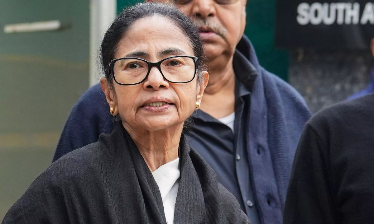 galgotiastimes's tweet photo. According to sources, a delegation from the AITC, led by Mamata Banerjee, met with the Election Commission in Delhi today and raised some issues related to the ongoing situation in West Bengal.

Chief Election Commissioner Gyanendra Kumar responded to their questions and explained that the rule of law would prevail. Anyone who takes the law into their own hands will be dealt with strictly according to the provisions of the law and the powers vested in the Commission...

#MamataBanerjee #AITC #SIR #ElectionCommissionOfIndia @ECISVEEP @MamataOfficial @AITCofficial