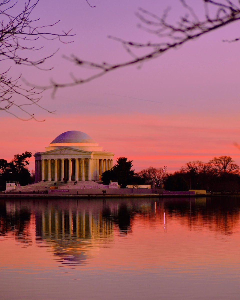 washingtondc's tweet image. Helllooooo, February! 💞☁️💘

📸: the_home_and_the_world / IG #Only1DC
