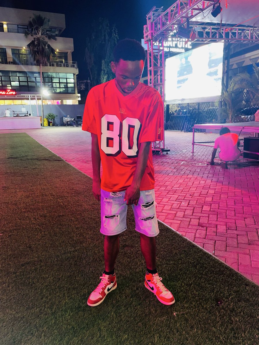 adamnize's tweet photo. Set limits,not everyone deserves your vibe ✍️💯 https://t.co/N1sJZ82tcN
