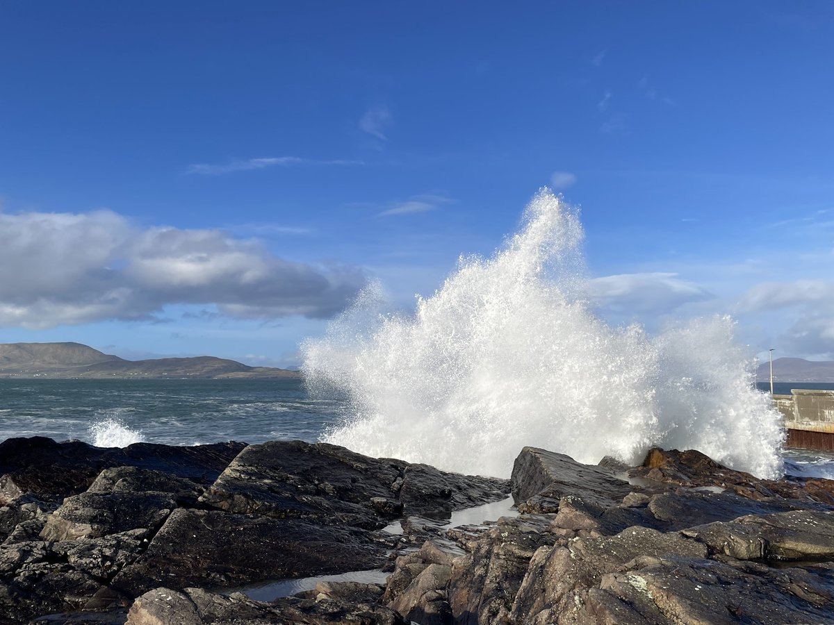 ClabbyMark's tweet photo. Wild Atlantic Way last week, avoiding all the bad weather https://t.co/co8R67m7N4