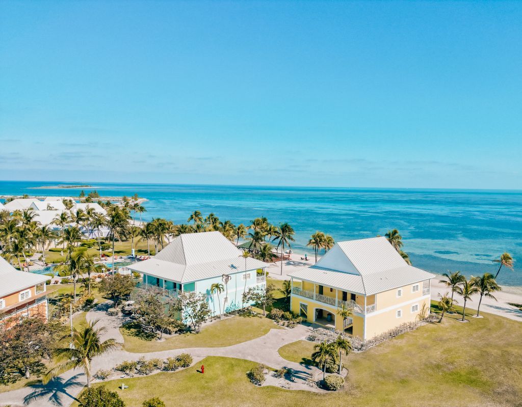 A little cooler temperatures today but always cool views

#TheBahamas #WinterBlues