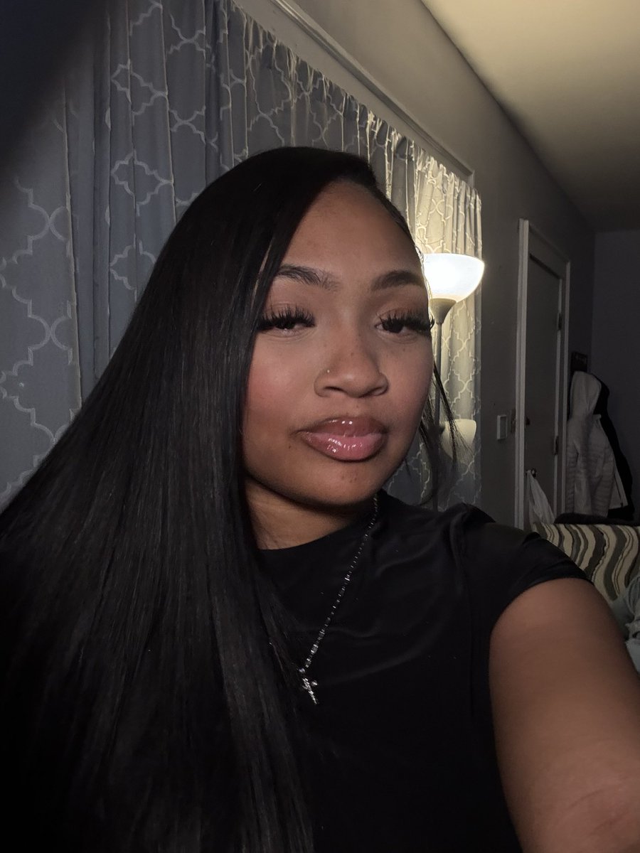 x_4thward's tweet photo. Pretty face w/ a nice demeanor https://t.co/YHfrrPpZEN