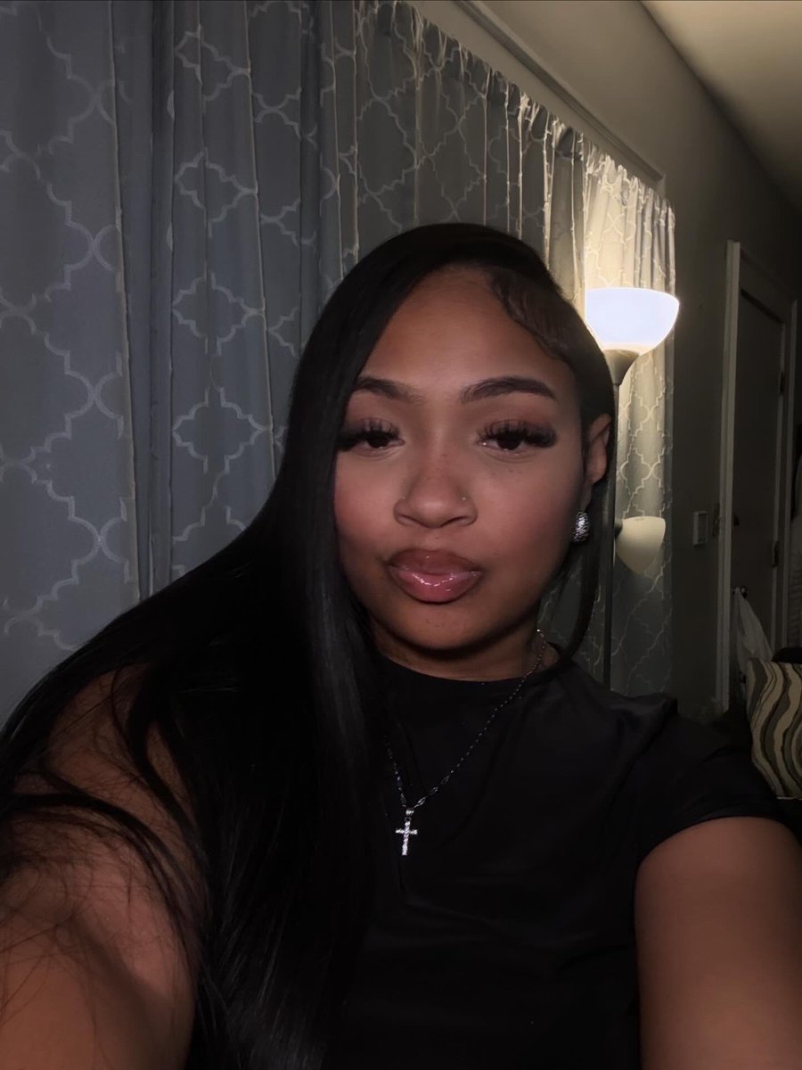 x_4thward's tweet photo. Pretty face w/ a nice demeanor https://t.co/YHfrrPpZEN