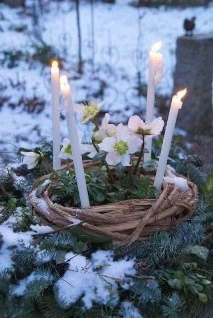 MVNaomhEanna's tweet image. If Candlemas Day be fair and bright,
Winter will have another flight,
But if it be dark with clouds and rain,
Winter is gone, and will not come again.
- An old saying

Blessings to you all on Lá Fhéile Muire na gCoinneal "feast day of Mary of the Candles"  or Candlemass day