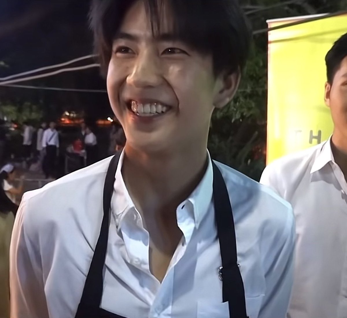 น้องคนนี้อยู่บูธไหน จะกำเงินทั้งหมดที่มีไปซื้อ