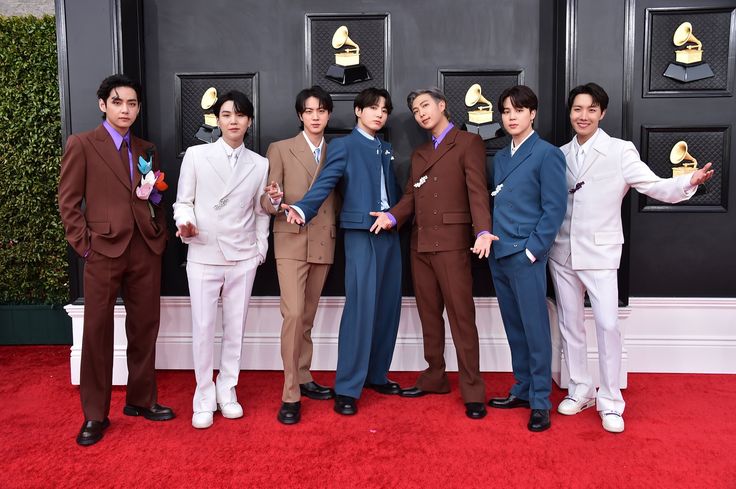 "Los artistas de K-pop no ganaron ningún Grammy este año. La atención se centra en si ganarán premios en el futuro. Por supuesto, BTS está a la vanguardia."

SE TENIA QUE DECIR Y SE DIJO 👑