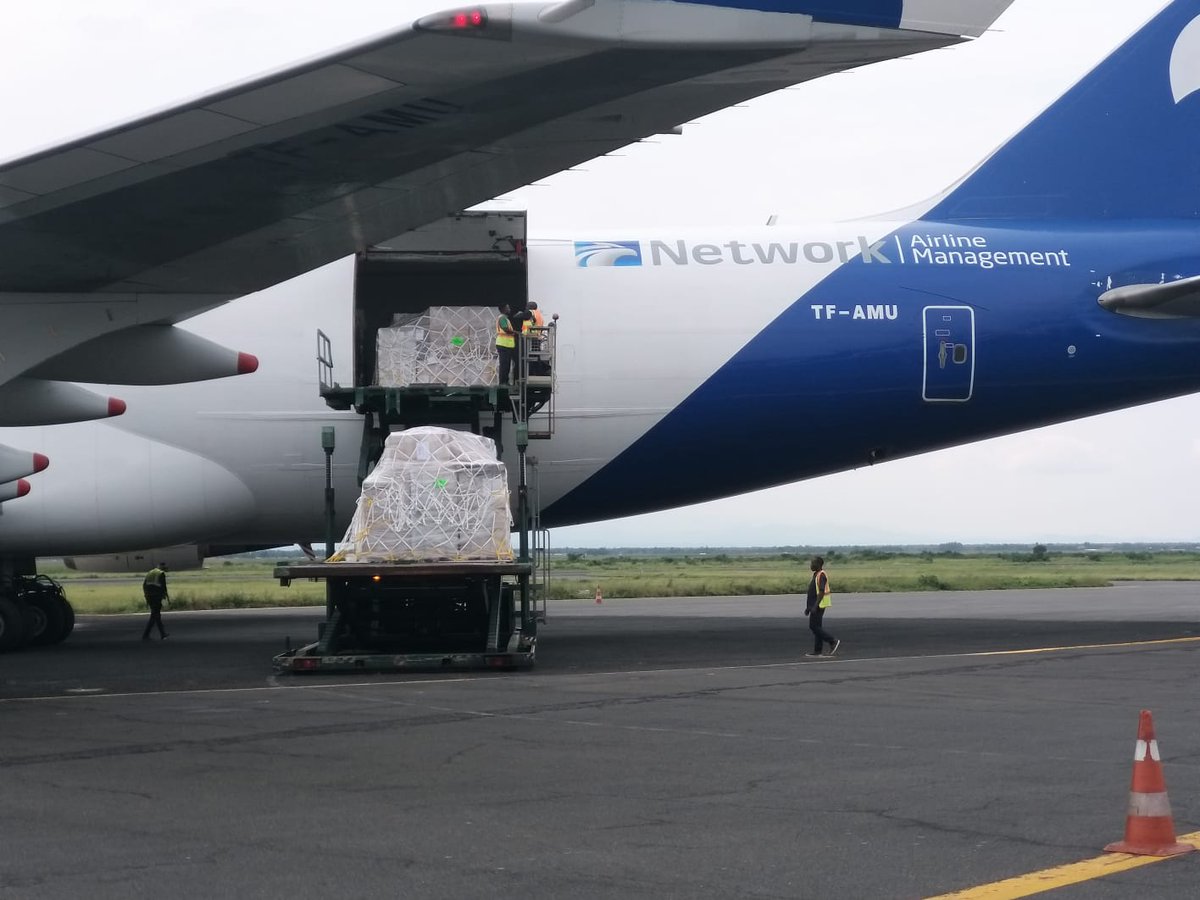 Avec le transport assuré par l’<a href="/UEauBurundi/">UE au Burundi</a>, des médicaments essentiels, intrants nutritionnels &amp; équipements médicaux sont arrivés au 🇧🇮. Ce lot destiné aux réfugiés congolais a été acquis avec l'appui de <a href="/Banquemondiale/">Banque mondiale</a>, de <a href="/Groupe_AfDB/">Groupe de la Banque africaine de développement</a> et des fonds propres de <a href="/UNICEF/">UNICEF</a>.