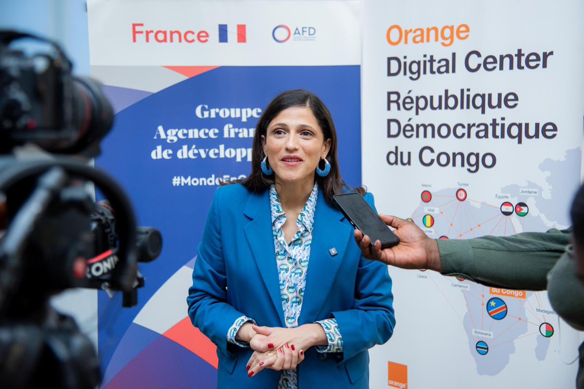 CaroitEleonore's tweet image. Déplacement en RDC 🇨🇩 : Un partenariat d’avenir 💪🏽

D’abord sur le numérique, je me suis rendue au FabLab d’Orange à Kinshasa, atelier solidaire de fabrication d’outils numérique, hub de formation pour les jeunes et d’innovation entrepreneuriale!
Cette initiative menée par Orange