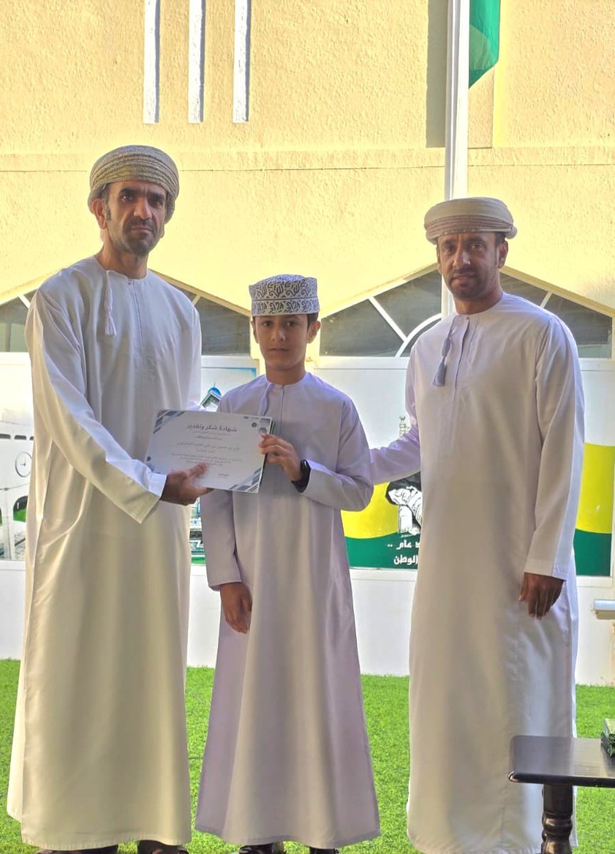 EduGovSsq5302's tweet photo. بكل فخر واعتزاز
كرّم الأستاذ/ مشعل الراجحي معلم مادة الرياضيات، الطلبة المتفوقين الحاصلين على الدرجة النهائية في مادة الرياضيات للفصل الدراسي الأول، تقديرًا لجهودهم وتميّزهم.
مبارك لأبنائنا هذا الإنجاز المشرف، وبالتوفيق لهم نحو مزيد من التفوق والنجاح. https://t.co/UkHvazT9i5