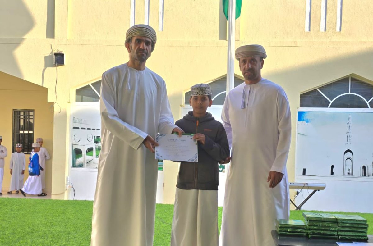 EduGovSsq5302's tweet photo. بكل فخر واعتزاز
كرّم الأستاذ/ مشعل الراجحي معلم مادة الرياضيات، الطلبة المتفوقين الحاصلين على الدرجة النهائية في مادة الرياضيات للفصل الدراسي الأول، تقديرًا لجهودهم وتميّزهم.
مبارك لأبنائنا هذا الإنجاز المشرف، وبالتوفيق لهم نحو مزيد من التفوق والنجاح. https://t.co/UkHvazT9i5