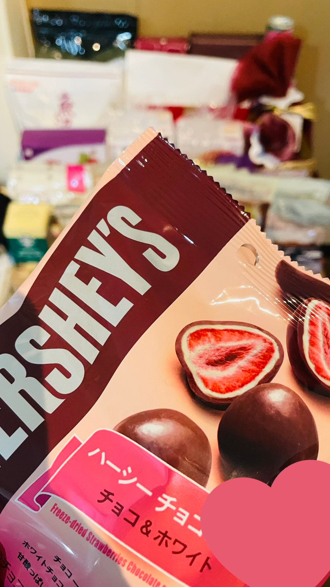 honoyaro's tweet image. 本日到着のお誕生日プレゼントです！
メッセージもありがとうございました✨

チョコいっぱいもらえて嬉しい✨✨