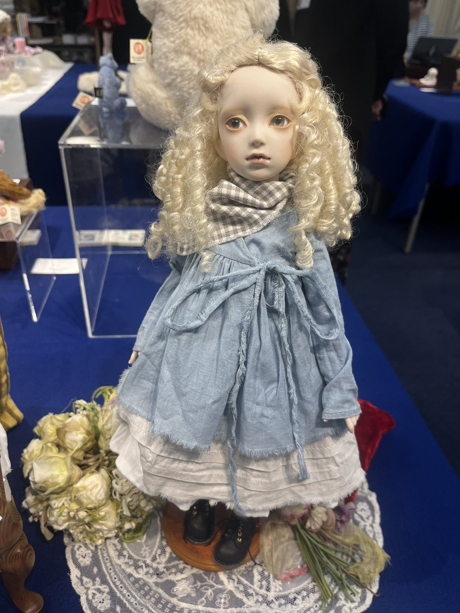 招待作家 ①②ウエノミホコさん それぞれの腕に抱かれている動物達まで