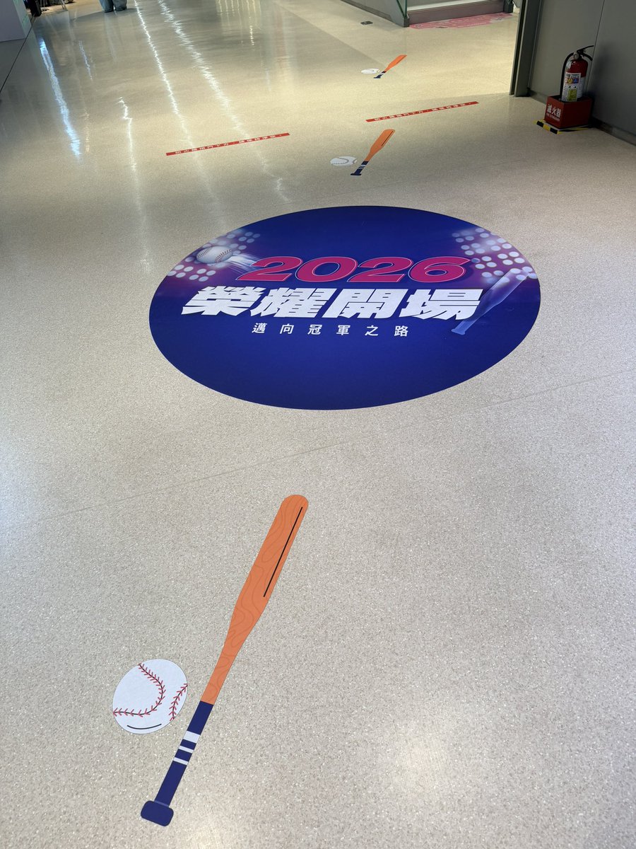 KAI_SHENG_SONG's tweet photo. 上禮拜沒看到，後天(特休)來去看⚾️
沒有抽到若潼的球沒關係，有電影海報跟A3海報也很棒。
後天再來！🤭

#teamtaiwan🇹🇼 #冠軍之路 #herohito https://t.co/l8Tsh6Sgvc