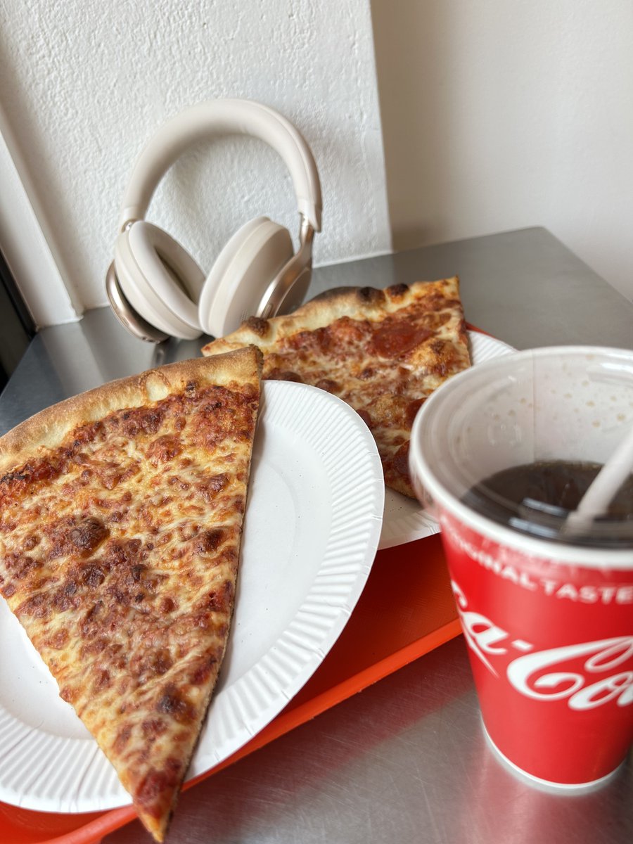 勝たんしかピザ🍕