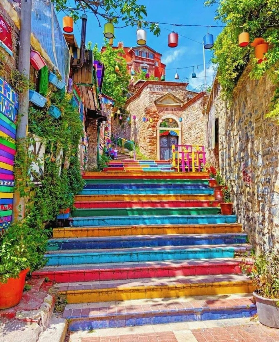 MiniCooperNG's tweet photo. Bir başkadır benim memleketim! 😍
Rengârenk geçecek günler özlemiyle... 😊💕🏯🌿🪂🌺🏮🌳🌺🍀🌈 🎈💖
Balat - İstanbul - Türkiye'm 🇹🇷 https://t.co/atwpupP7CO