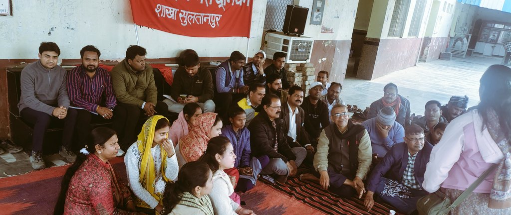 केंद्रीय नेतृत्व के आवाहन पर नॉर्दर्न रेलवे मेंस यूनियन शाखा सुल्तानपुर के द्वारा आज अखिल भारतीय मांग दिवस मनाया गया KMA  25% मैं 25% की वृद्धि
कैडर रीस्ट्रक्चरिंग 8th पे कमीशन, माता पिता को पास और मेडिकल सुविधा जैसी मांगों  को लेकर रेल कर्मियों ने अपनी आवाज बुलंद की