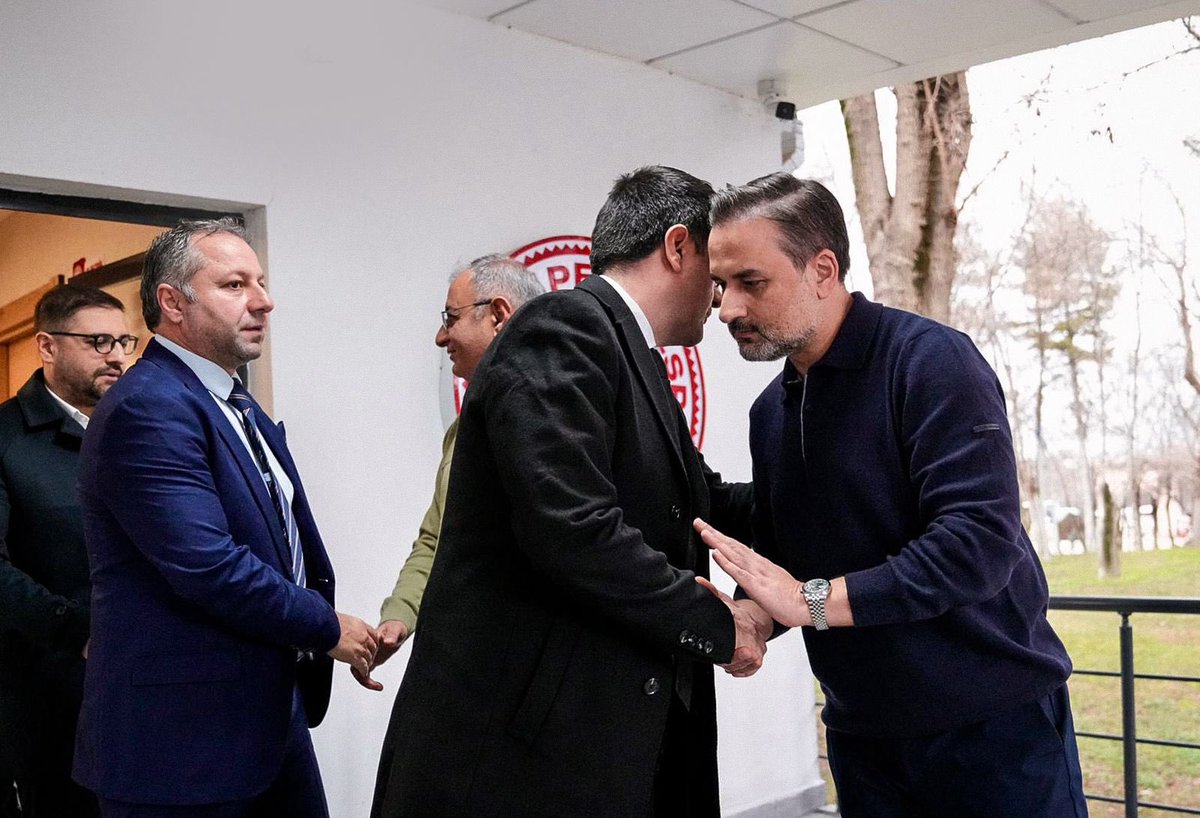 Batman Barosu Başkanı Av. Abdulhamit Çakan ve değerli Yönetim Kurulu üyeleri, Adana FK deplasmanında yaşanan üzücü olayların ardından kulübümüze geçmiş olsun ziyaretinde bulunmuşlardır.

Nazik ziyaretleri ve Batman Petrolspor camiasına verdikleri moral ve destekten dolayı