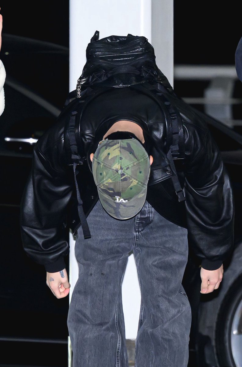 jungkook’s 90-degree bow🥺🤍.