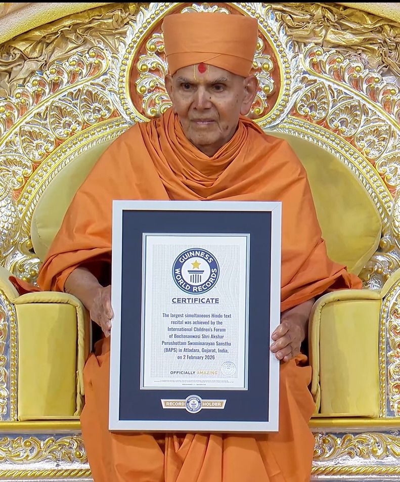 Dev_Fadnavis's tweet photo. My warm greetings on the 92nd Janma Jayanti Mahotsav of Pujya Mahant Swami Maharaj.

A revered spiritual guide of our times, he has inspired over 700 temples worldwide and initiated 360+ educated youths into saintly diksha. Through his writings of more than five lakh handwritten characters and personal counsel on family and social values, his teachings continue to strengthen a value-based society.

Notably, today on 2nd February, a Guinness World Record was achieved for the largest simultaneous Hindu text recital by the International Students Forum of Bochasanwasi Shri Akshar Purushottam Swaminarayan Sanstha (BAPS) at Atladara, Gujarat, India.

@BAPS 
#MahantSwamiMaharaj #GuinnessWorldRecords